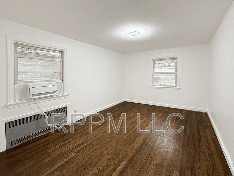 Belleville Condo: 16 Clark Ter #1