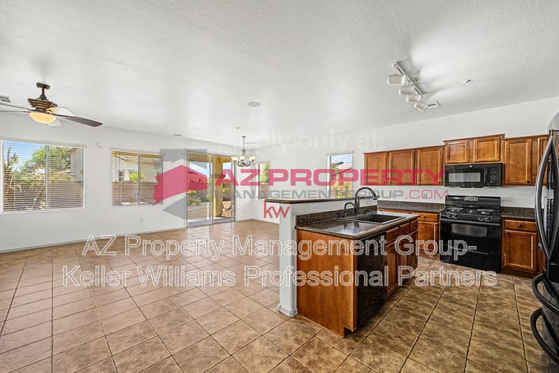 Peoria House: 12653 W Duane Ln