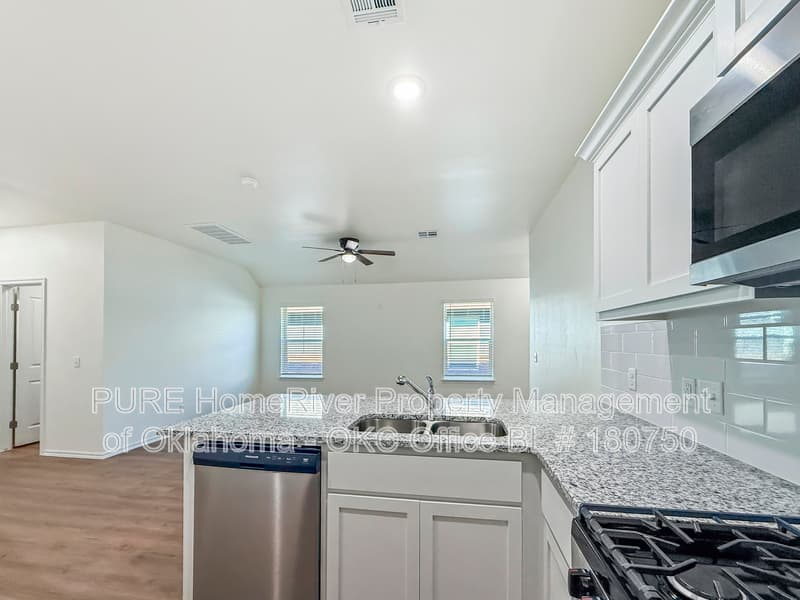 YUKON Condo: 10626 SW 16TH TER