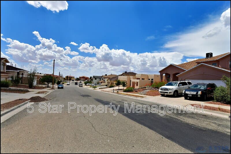 El Paso House: 6372 Franklin Ridge Dr !!