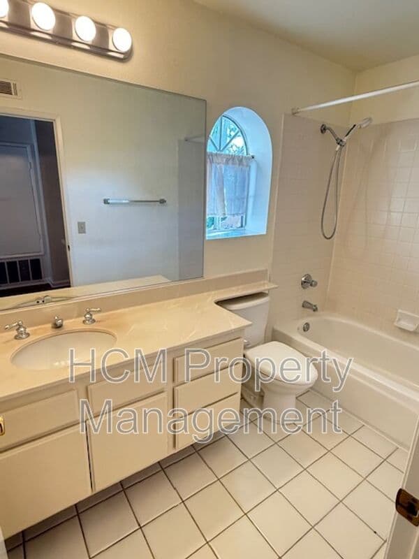 Irvine House: 46 Almador