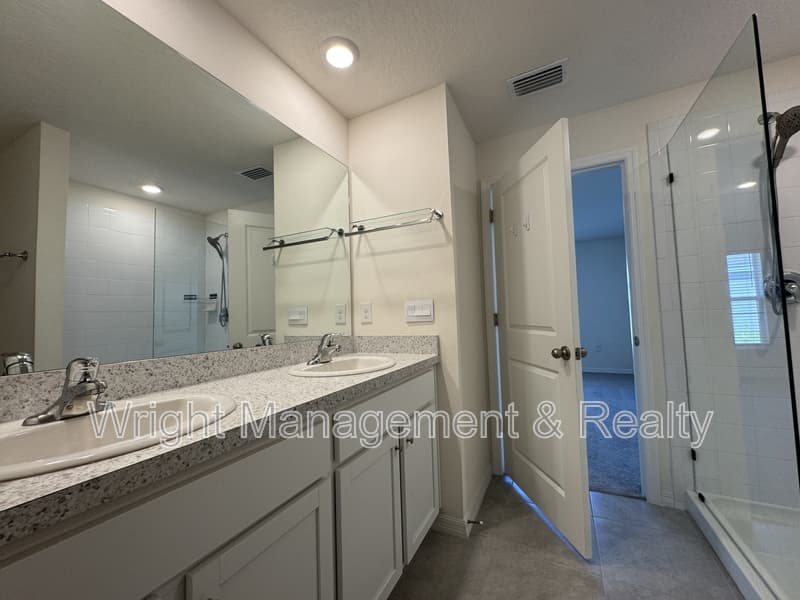 Wimauma House: 5586 Logan Cave Avenue