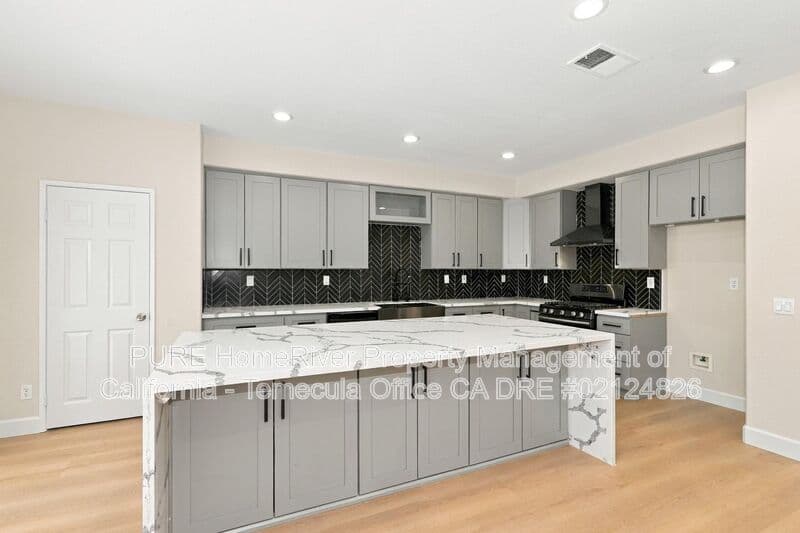 Murrieta House: 29382 Taos Cir