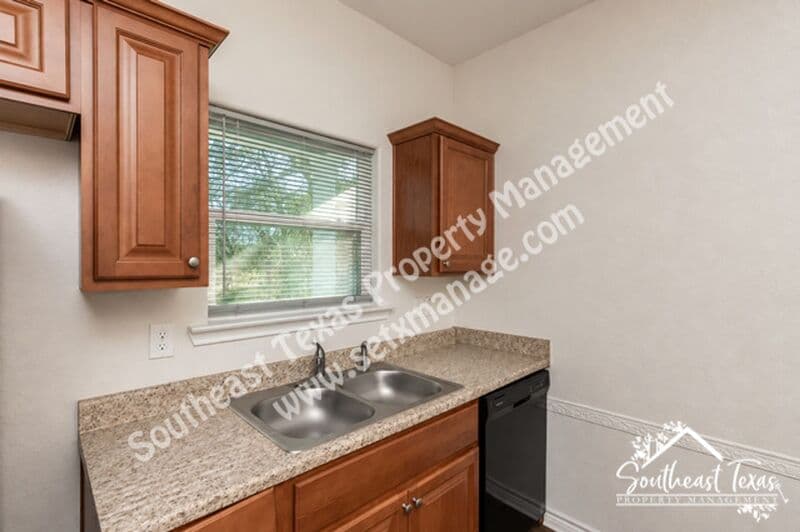 Beaumont House: 3670 Saint Helena Street