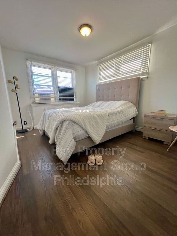 Lansdowne House: 317 Barker Ave