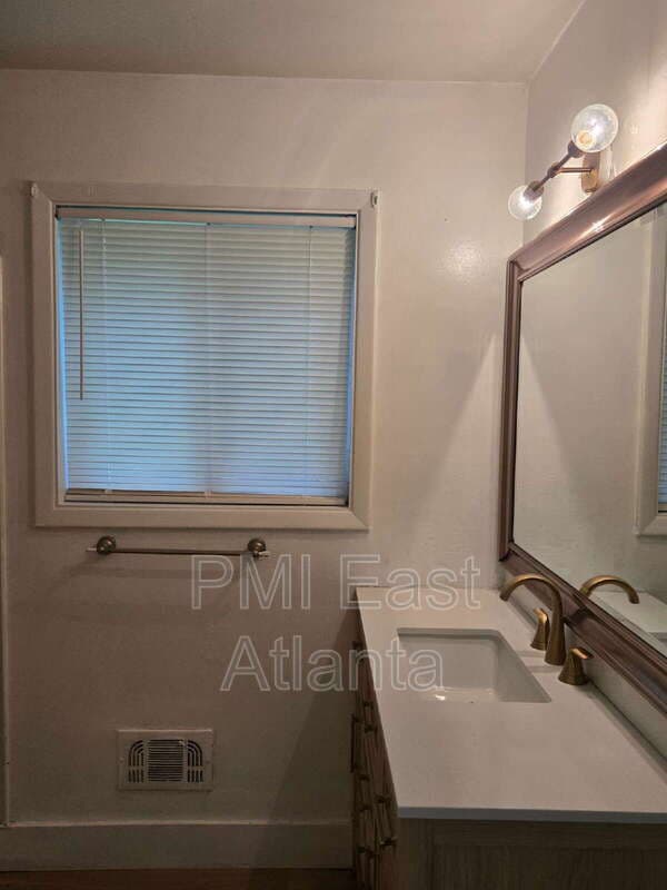 College Park House: 4161 Yates Rd