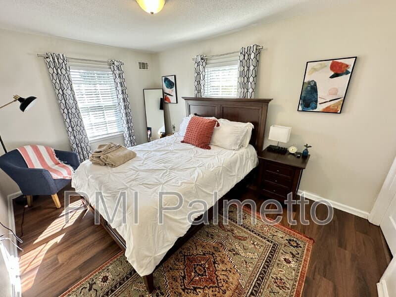 Columbia Condo: 2405 Duncan Street