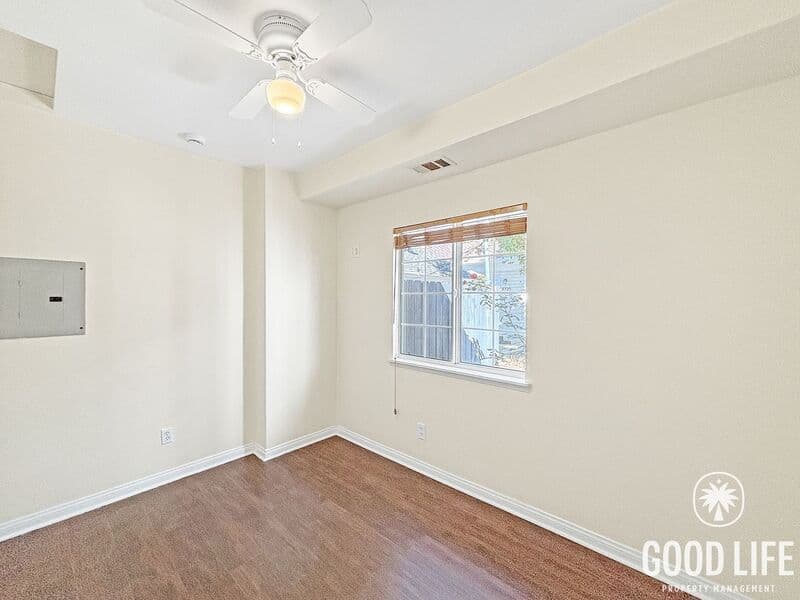 San Diego House: 4323 1/2 Cleveland Ave
