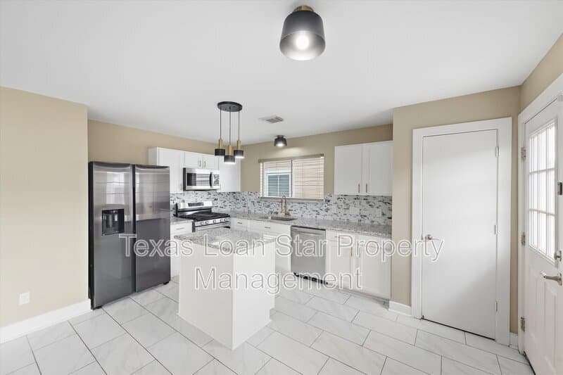 Houston House: 19407 Wann Park Dr