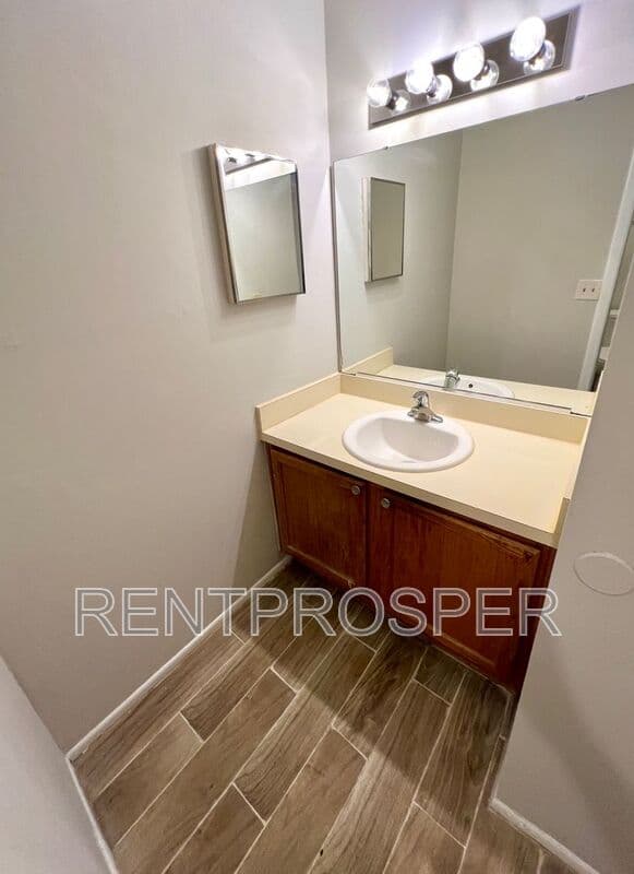 Orlando Townhome: 4267 S. Semoran Blvd