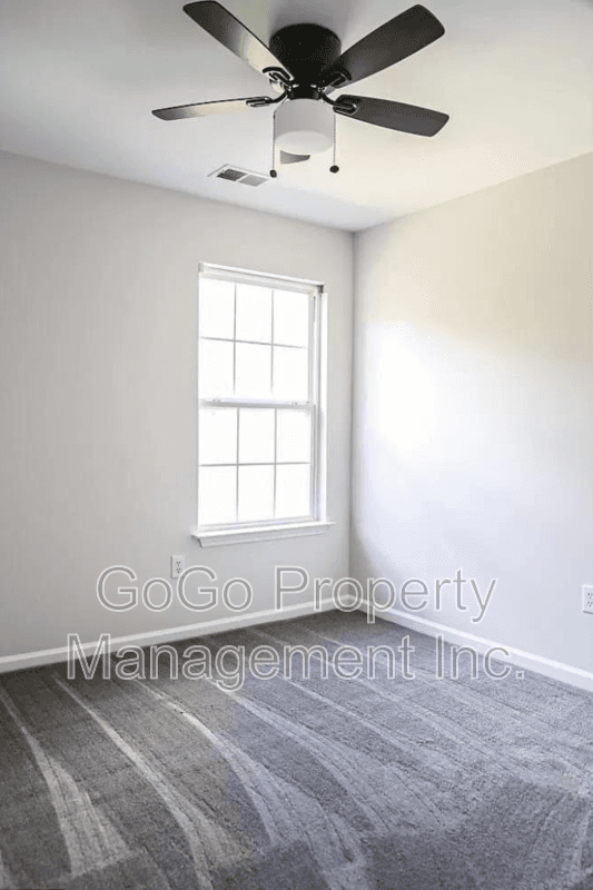 Simpsonville House: 105 Fairview Lake Way