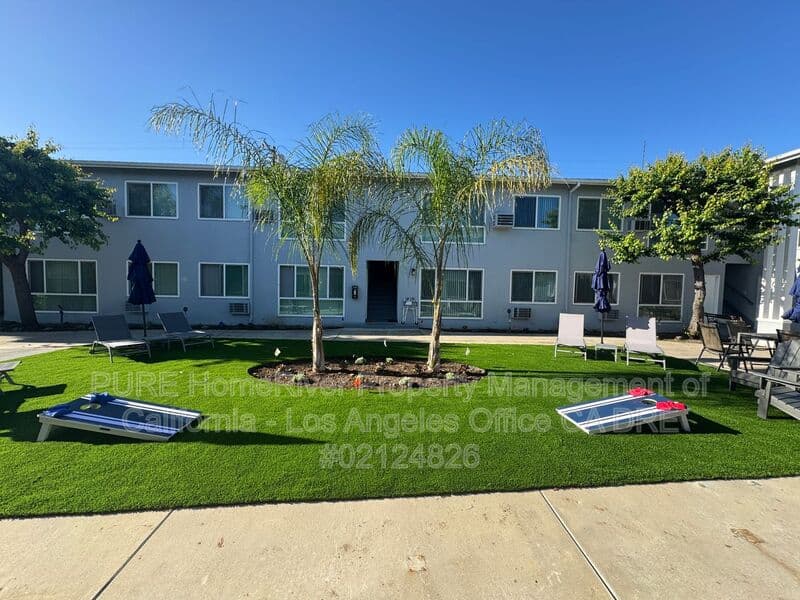 Sherman Oaks House: 4427 Murietta Ave