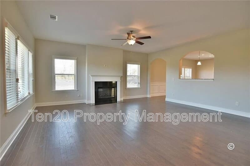 Smiths Station House: 128 Lee Road 2216