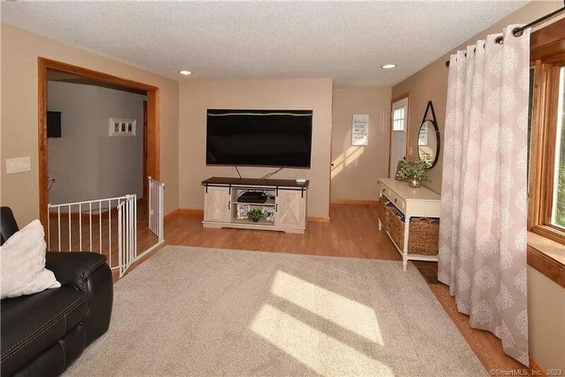 Enfield House: 281 Abbe Rd