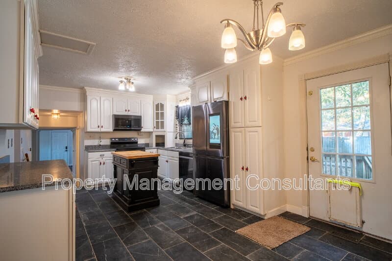 Huntsville House: 6604 Willow Ridge Road Northwest