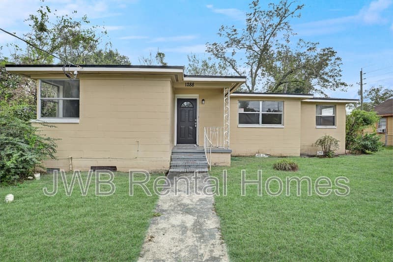 Jacksonville House: 1288 28th St W
