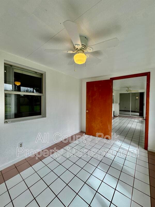 Lakeland House: 3919 Lehman Ct