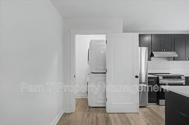 Savannah House: 201 - A W 37th St