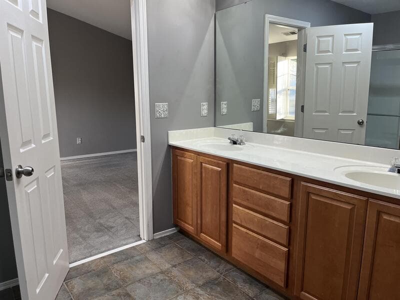Raleigh House: 8217 Beaded Stone Street
