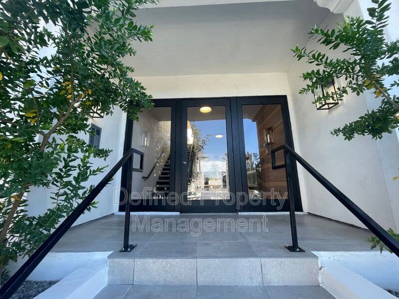 Los Angeles Condo: 12420 Woodgreen St