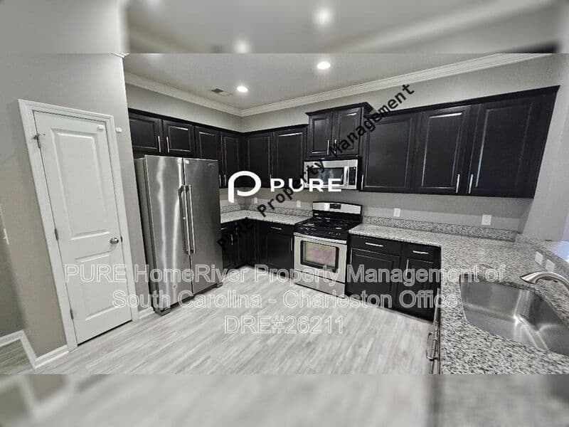 Summerville House: 308 Cantley Ct