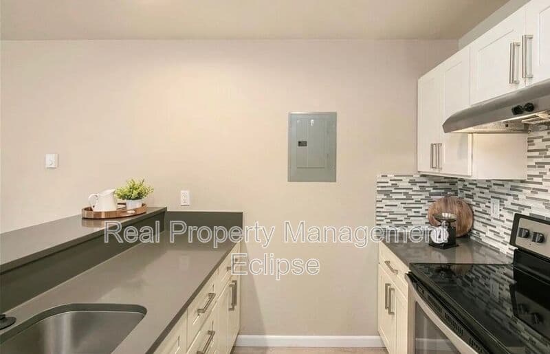 Seattle Condo: 17431 Ambaum Blvd S