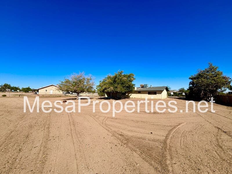 Hesperia House: 15019 Spruce St.