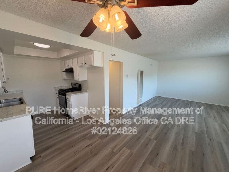 Hawthorne House: 13707 Yukon Ave
