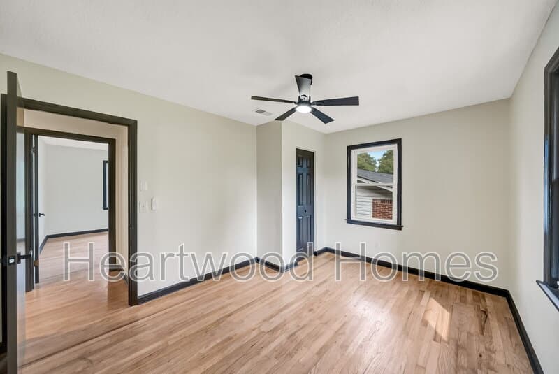 Columbia Condo: 1911 Cermack St
