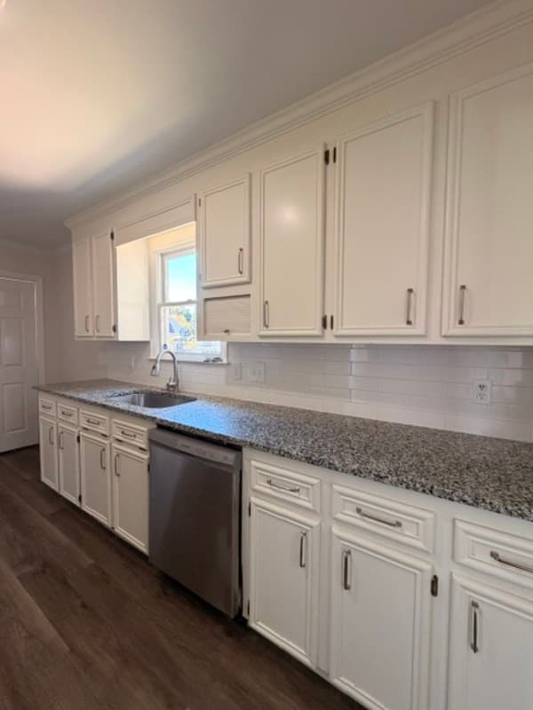 Columbia House: 224 Cambridge Lane Road