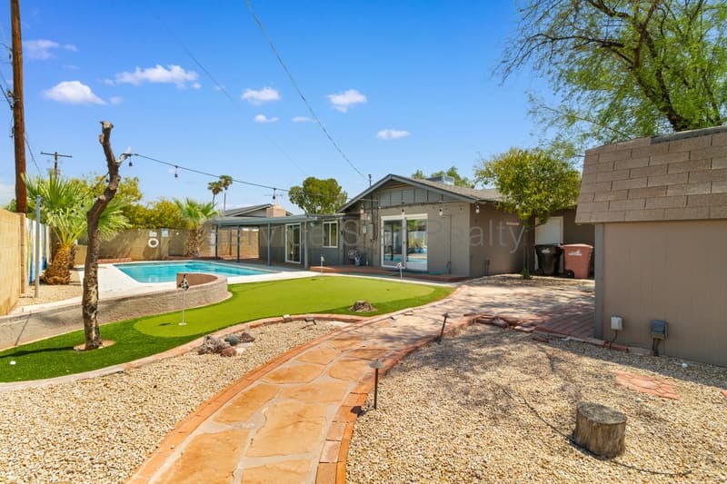 Scottsdale House: 8610 E Oak St