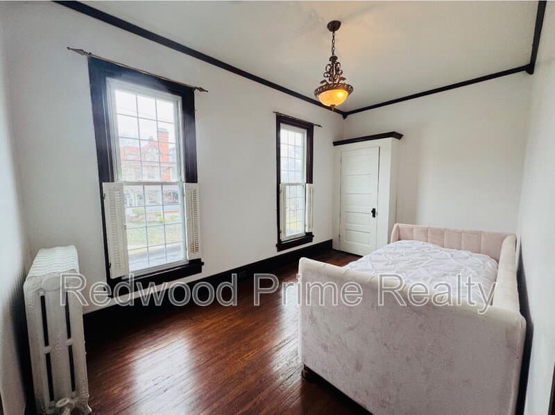 Ebensburg House: 401 South Center Street