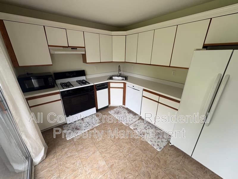 Bridgewater Townhome: 3605 Pinhorn Drive
