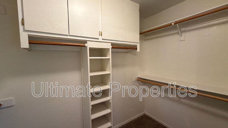 Surprise House: 13461 W Statler St