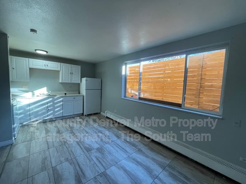 Aurora Condo: 1590 Clinton St
