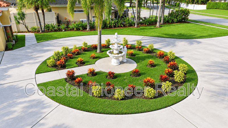 Largo House: 10334 Longwood Dr