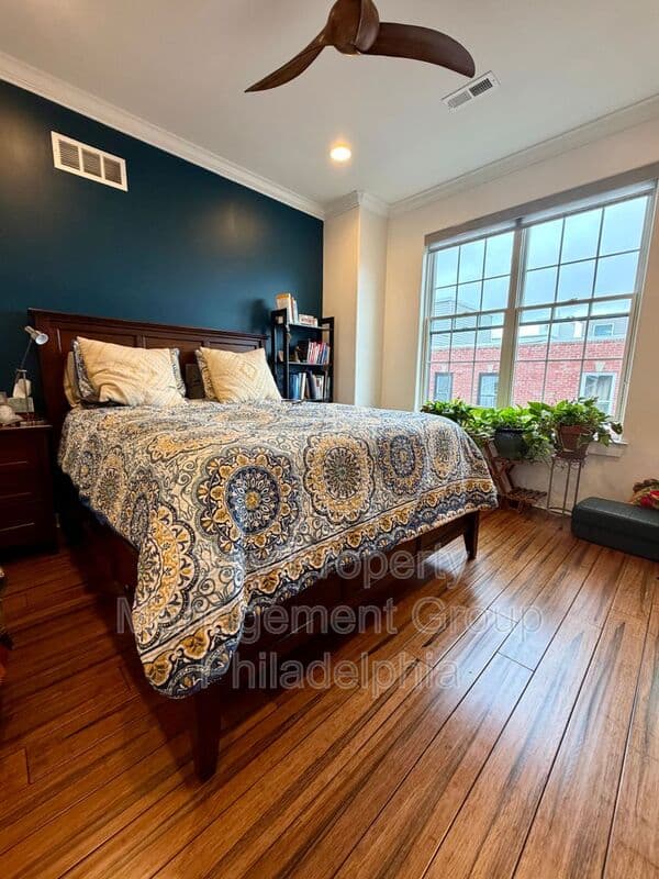 Philadelphia House: 1546 S Lambert St