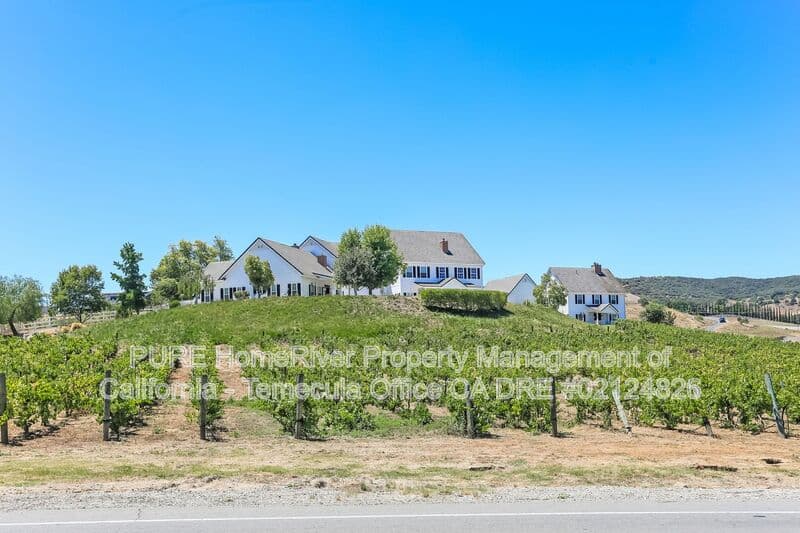 Murrieta House: 36475 Avenida La Cresta