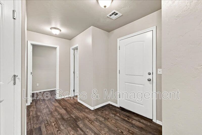 Edmond House: 2024 Buena Vida Lane