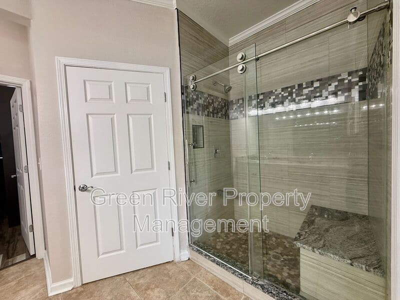 Jacksonville House: 11251 Campfield Drive