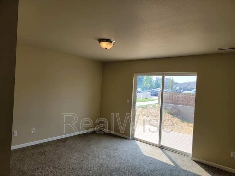 Bend House: 62727 Hawkview Rd