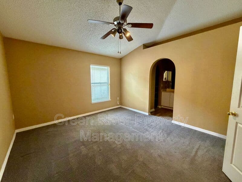 Jacksonville House: 8311 Oak Crossing Drive West