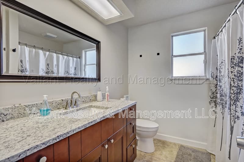 Jacksonville House: 5286 Julington Creek Road