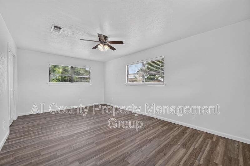 Bedford House: 2024 Charleston Drive
