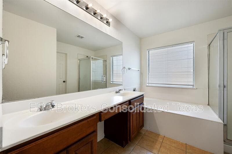 Pflugerville House: 18513 Silent Water Way