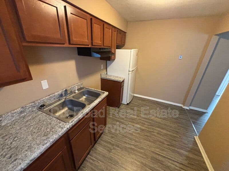 Trenton House: 410 Mars Rd