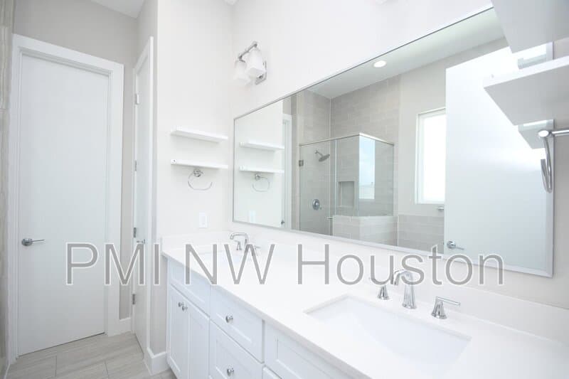 Houston House: 5904 Gardendale Dr