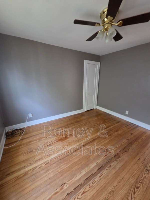 Louisville House: 3220 Grant Ave