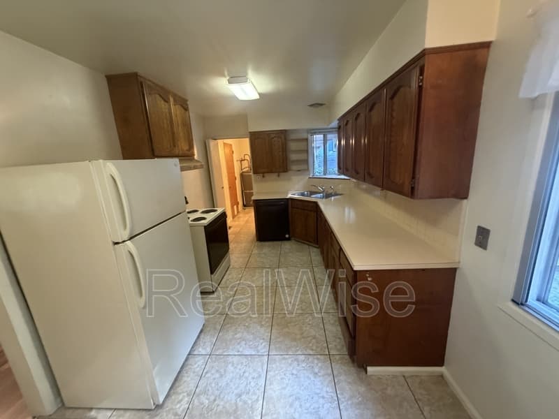 Grants Pass House: 7665 Rogue River Hwy