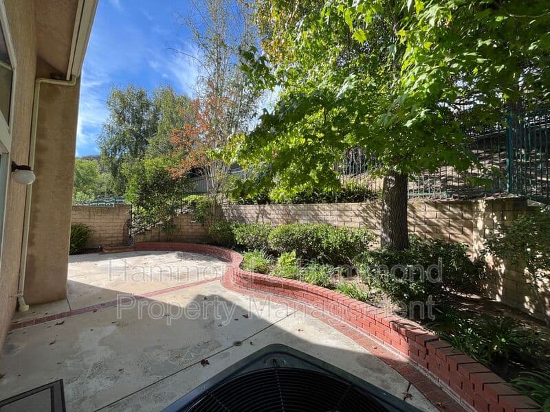 Simi Valley House: 634 Twin Peaks Ave.